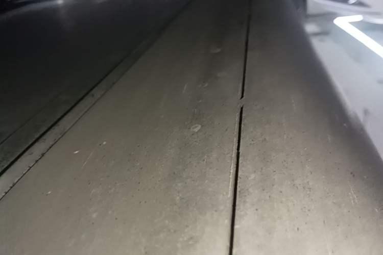 Used Tesla Model Y 2021 Standard Range Rear-Wheel Drive Version Right Side Sill
