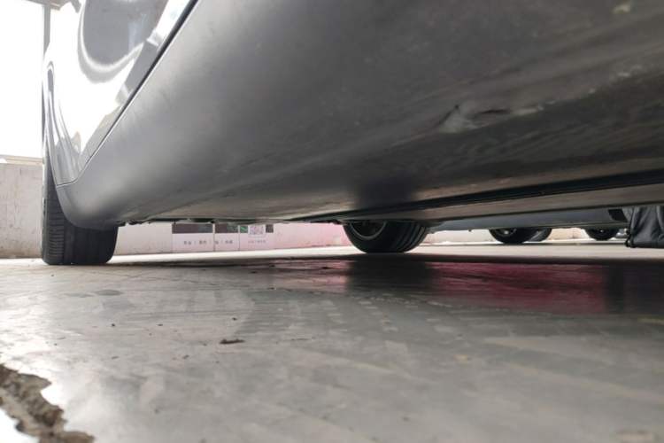 Used Tesla Model Y 2021 Standard Range Rear-Wheel Drive Version Right Side Sill