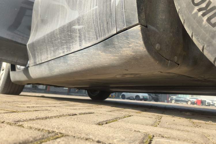Used Tesla Model Y 2021 Long-Range All-Wheel-Drive Version 3D7 Right Side Sill