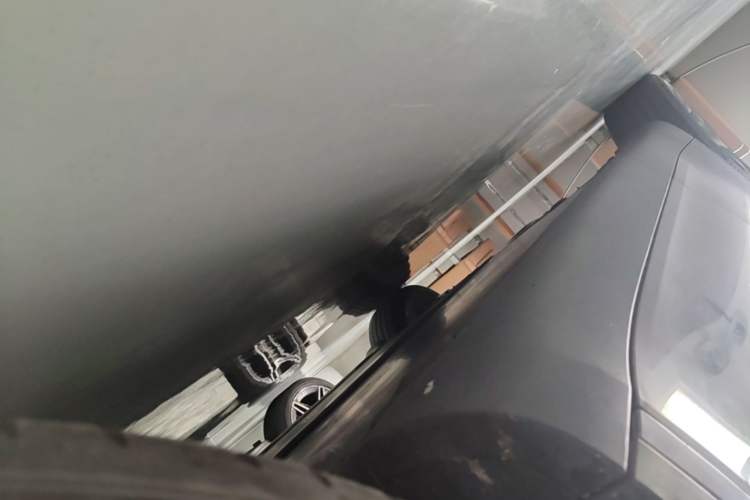 Used Tesla Model Y 2021 Long-Range All-Wheel-Drive Version Right Side Sill