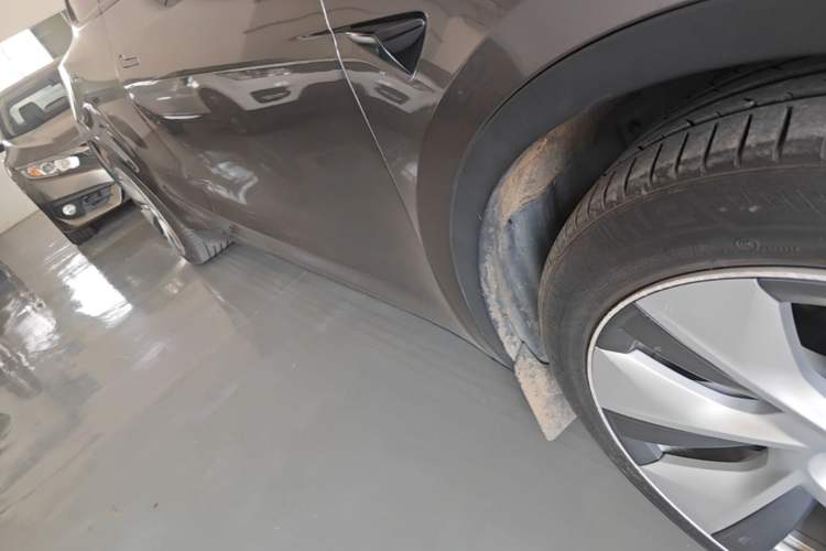 Used Tesla Model Y 2021 Standard Range Rear-Wheel Drive Version Right Side Sill