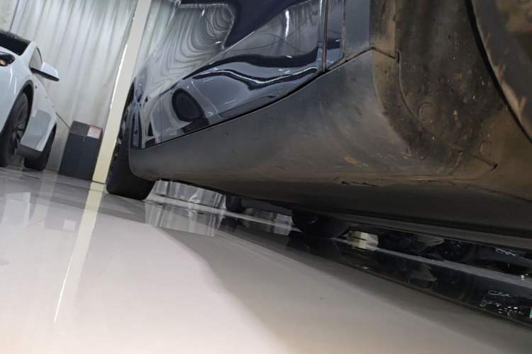 Used Tesla Model Y 2021 Long-Range All-Wheel-Drive Version Right Side Sill