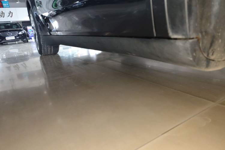 Used Tesla Model Y 2021 Long-Range All-Wheel-Drive Version Right Side Sill