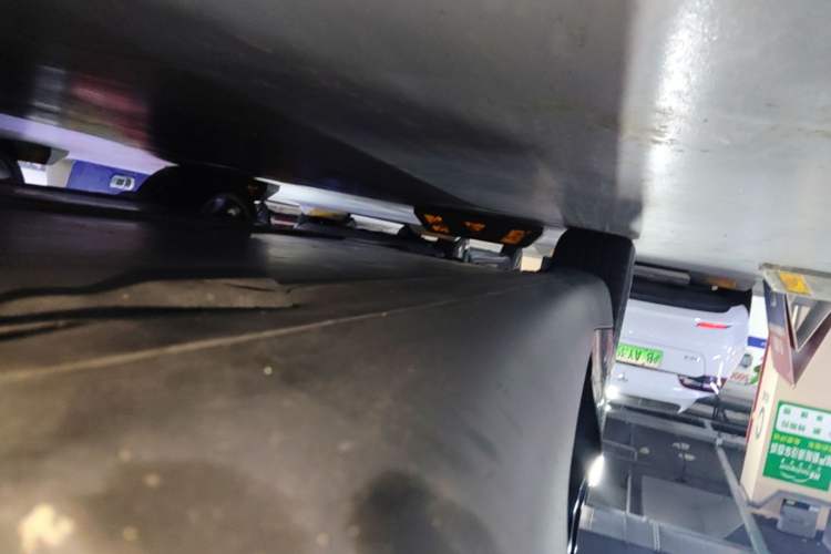 Used Tesla Model Y 2021 Standard Range Rear-Wheel Drive Version Right Side Sill