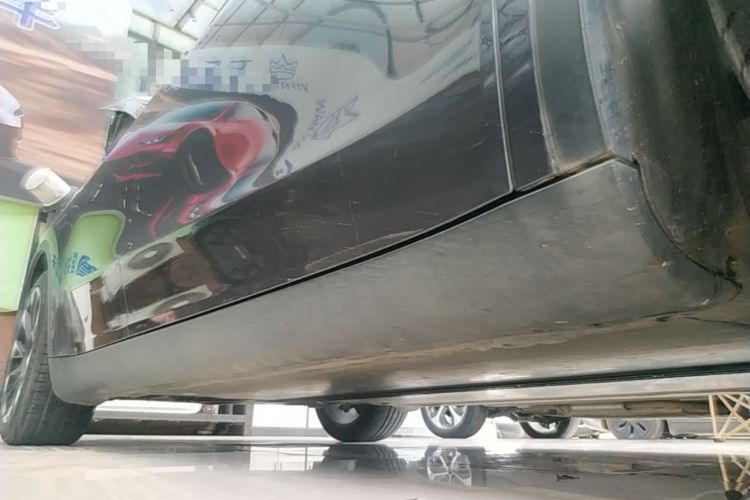 Used Tesla Model Y 2021 Long-Range All-Wheel-Drive Version Right Side Sill