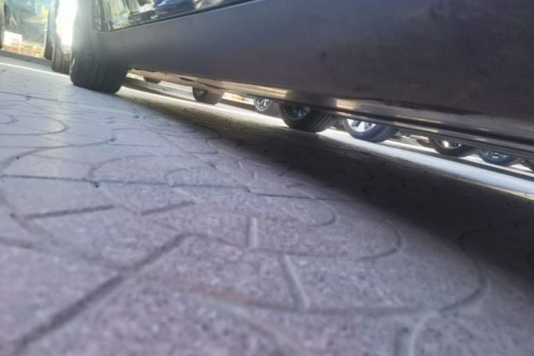 Used Tesla Model Y 2021 Long-Range All-Wheel-Drive Version Right Side Sill
