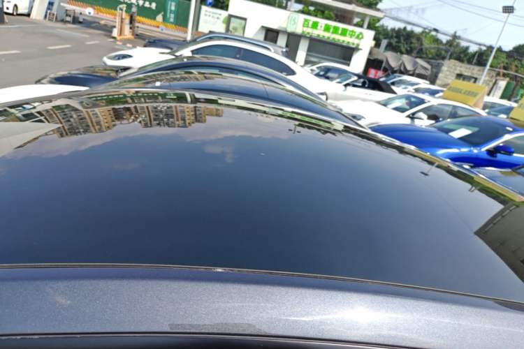 Used Tesla Model Y 2021 Long-Range All-Wheel-Drive Version Roof