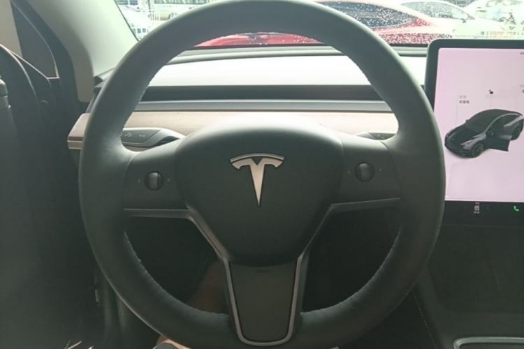 Used Tesla Model Y 2021 Long-Range All-Wheel-Drive Version Steering Wheel
