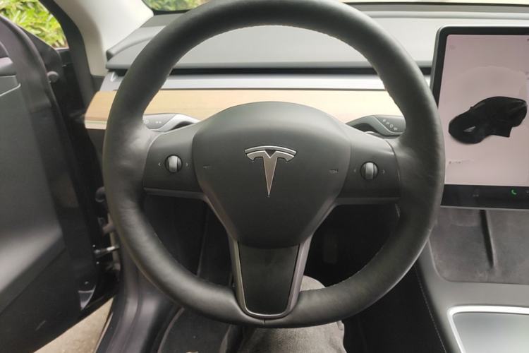 Used Tesla Model Y 2021 Long-Range All-Wheel-Drive Version Steering Wheel