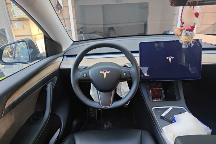 Used Tesla Model Y 2021 Standard Range Rear-Wheel Drive Version Steering Wheel