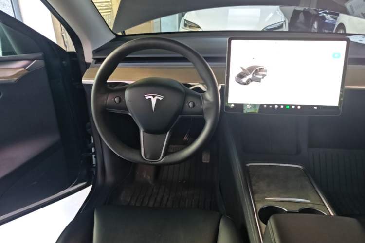 Used Tesla Model Y 2021 Long-Range All-Wheel-Drive Version 3D7 Steering Wheel