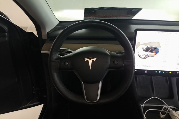 Used Tesla Model Y 2021 Long-Range All-Wheel-Drive Version Steering Wheel