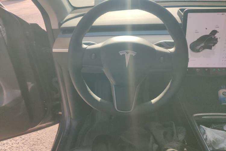 Used Tesla Model Y 2021 Revised Version 2 Long-Range All-Wheel-Drive Edition Steering Wheel