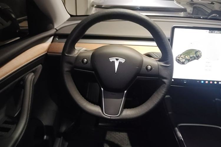Used Tesla Model Y 2021 Standard Range Rear-Wheel Drive Version Steering Wheel