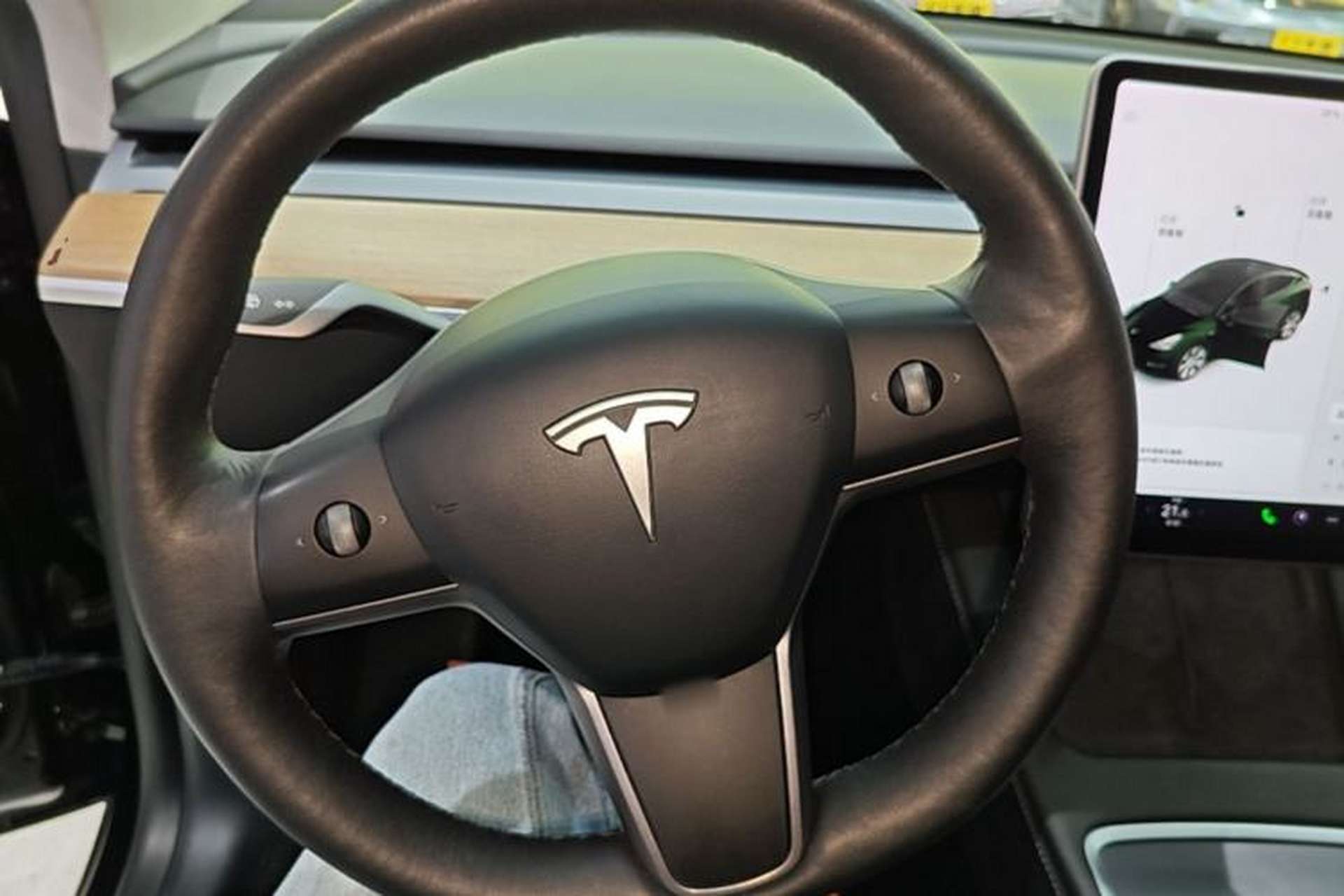 Used Tesla Model Y 2021 Long-Range All-Wheel-Drive Version Steering Wheel
