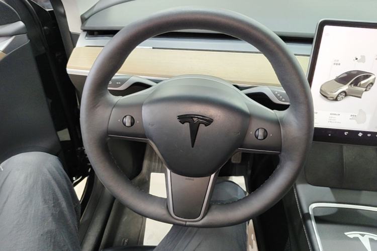Used Tesla Model Y 2021 Long-Range All-Wheel-Drive Version 3D7 Steering Wheel
