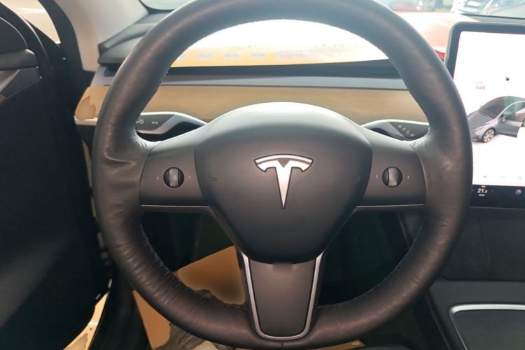 Used Tesla Model Y 2021 Long-Range All-Wheel-Drive Version Steering Wheel