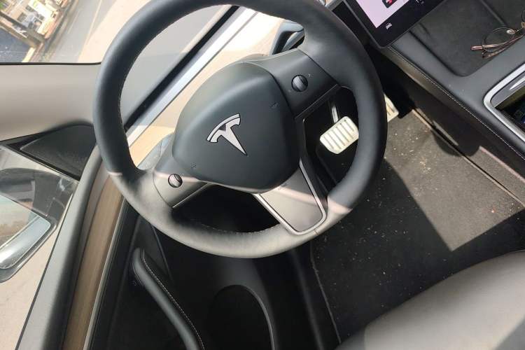 Used Tesla Model Y 2021 Long-Range All-Wheel-Drive Version Steering Wheel