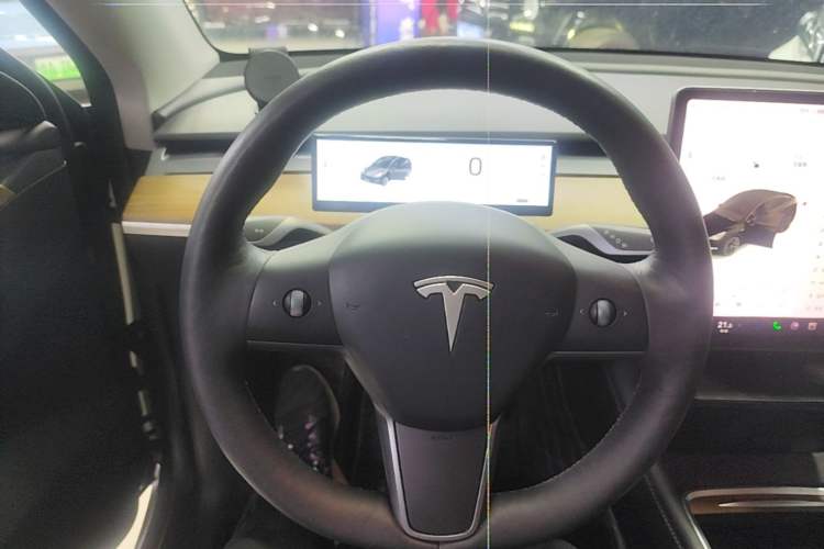 Used Tesla Model Y 2021 Long-Range All-Wheel-Drive Version 3D7 Steering Wheel