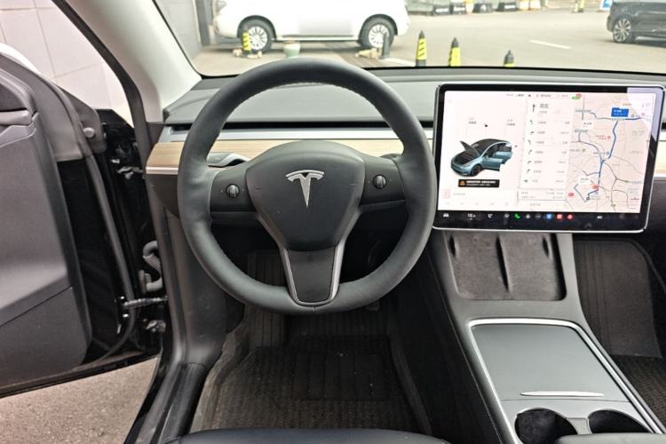 Used Tesla Model Y 2021 Standard Range Rear-Wheel Drive Version Steering Wheel