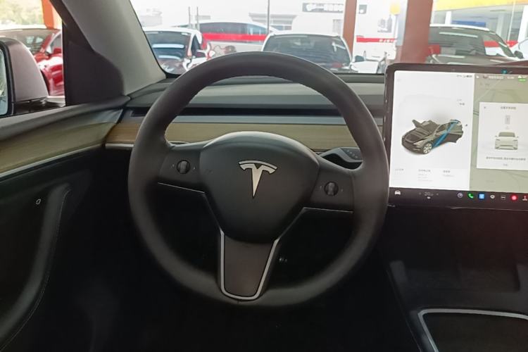Used Tesla Model Y 2021 Long-Range All-Wheel-Drive Version 3D7 Steering Wheel