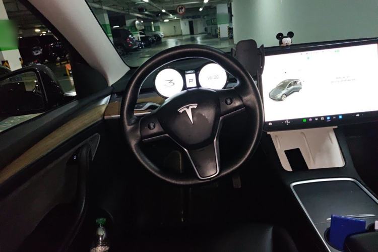 Used Tesla Model Y 2021 Standard Range Rear-Wheel Drive Version Steering Wheel
