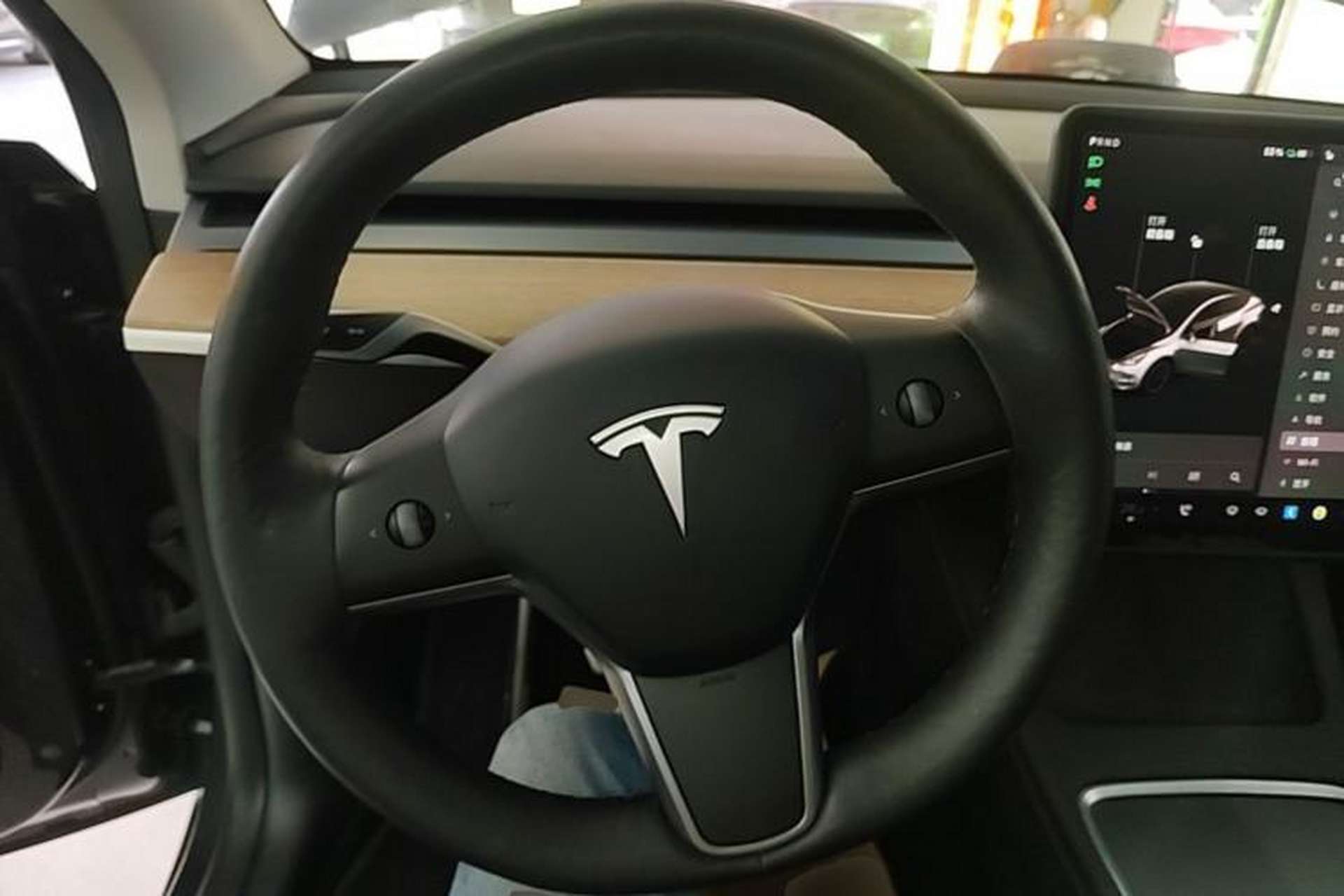 Used Tesla Model Y 2021 Long-Range All-Wheel-Drive Version Steering Wheel