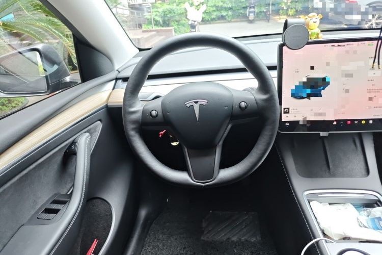 Used Tesla Model Y 2021 Long-Range All-Wheel-Drive Version Steering Wheel
