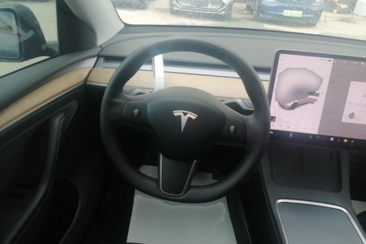 Used Tesla Model Y 2021 Long-Range All-Wheel-Drive Version Steering Wheel