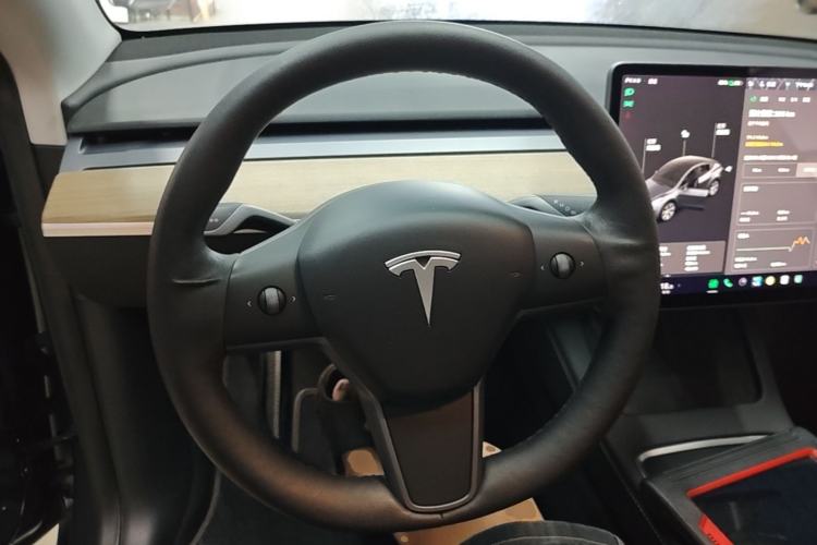 Used Tesla Model Y 2021 Long-Range All-Wheel-Drive Version 3D7 Steering Wheel