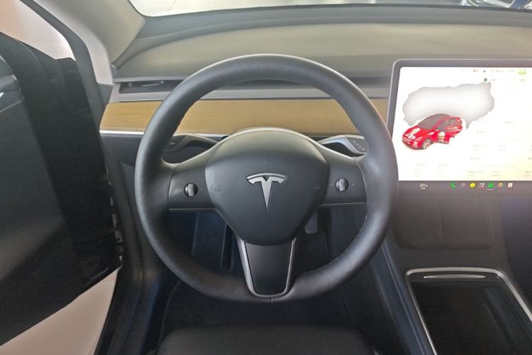 Used Tesla Model Y 2021 Long-Range All-Wheel-Drive Version Steering Wheel