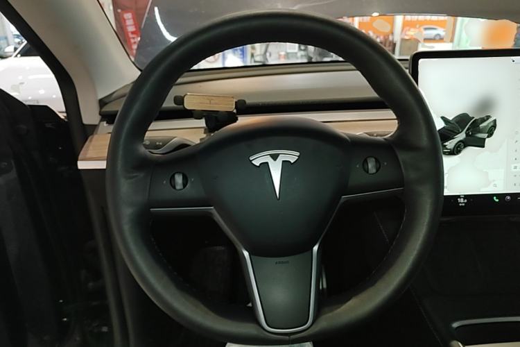 Used Tesla Model Y 2021 Long-Range All-Wheel-Drive Version Steering Wheel