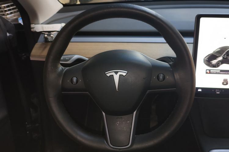 Used Tesla Model Y 2021 Standard Range Rear-Wheel Drive Version Steering Wheel