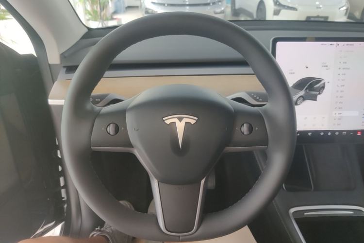 Used Tesla Model Y 2021 Standard Range Rear-Wheel Drive Version Steering Wheel