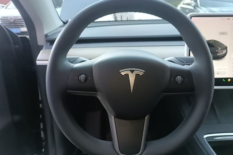 Used Tesla Model Y 2021 Long-Range All-Wheel-Drive Version 3D7 Steering Wheel
