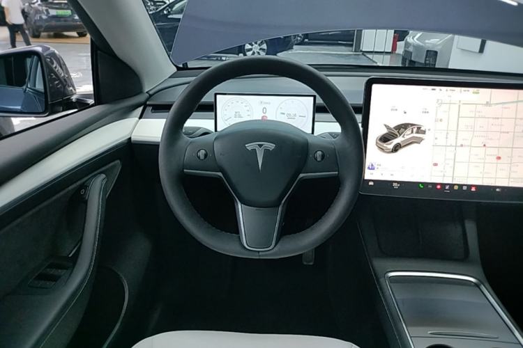 Used Tesla Model Y 2021 Long-Range All-Wheel-Drive Version Steering Wheel