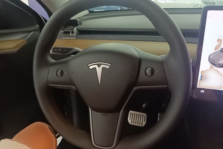 Used Tesla Model Y 2021 Long-Range All-Wheel-Drive Version Steering Wheel