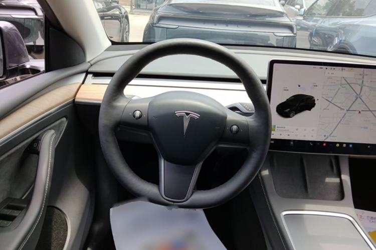 Used Tesla Model Y 2021 Long-Range All-Wheel-Drive Version Steering Wheel