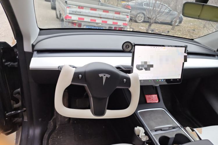 Used Tesla Model Y 2021 Long-Range All-Wheel-Drive Version 3D7 Steering Wheel