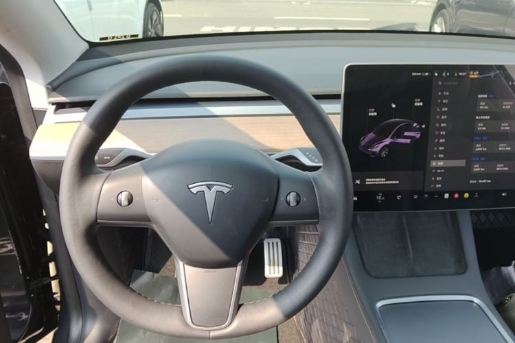 Used Tesla Model Y 2021 Long-Range All-Wheel-Drive Version Steering Wheel