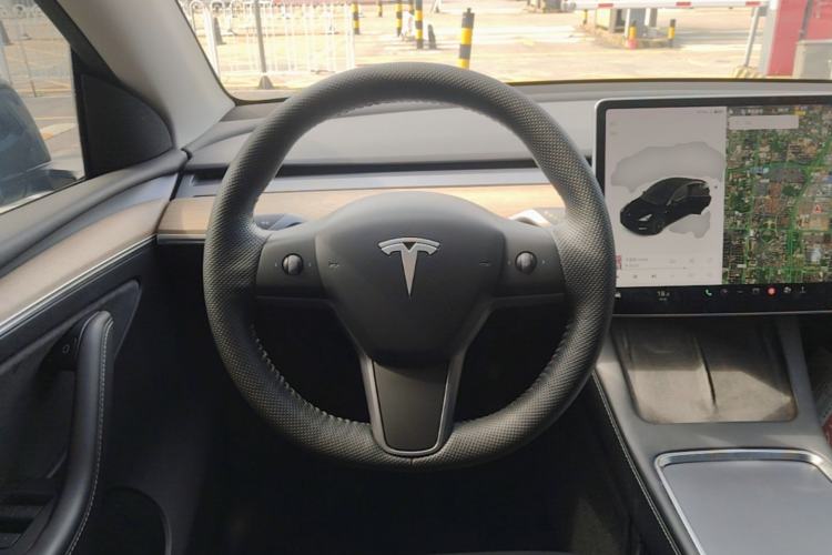 Used Tesla Model Y 2021 Standard Range Rear-Wheel Drive Version Steering Wheel