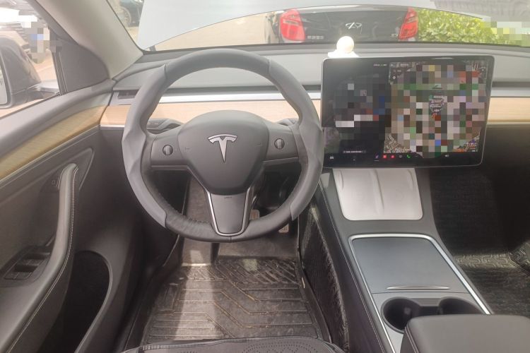 Used Tesla Model Y 2021 Long-Range All-Wheel-Drive Version Steering Wheel