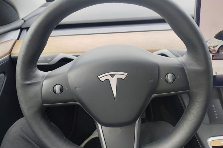Used Tesla Model Y 2021 Long-Range All-Wheel-Drive Version Steering Wheel