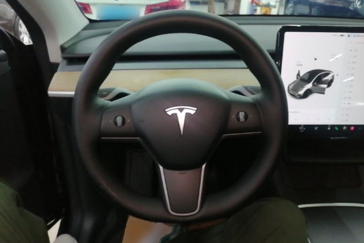Used Tesla Model Y 2021 Long-Range All-Wheel-Drive Version 3D7 Steering Wheel