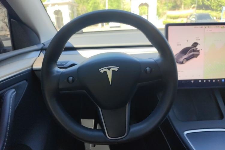Used Tesla Model Y 2021 Standard Range Rear-Wheel Drive Version Steering Wheel