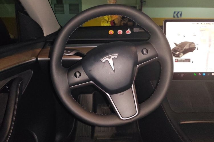 Used Tesla Model Y 2021 Long-Range All-Wheel-Drive Version Steering Wheel