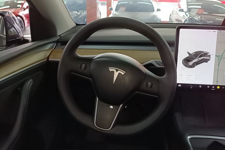 Used Tesla Model Y 2021 Long-Range All-Wheel-Drive Version Steering Wheel