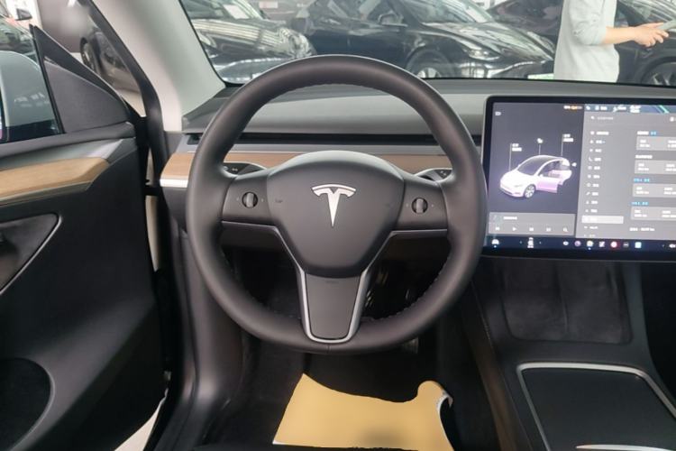 Used Tesla Model Y 2021 Standard Range Rear-Wheel Drive Version Steering Wheel