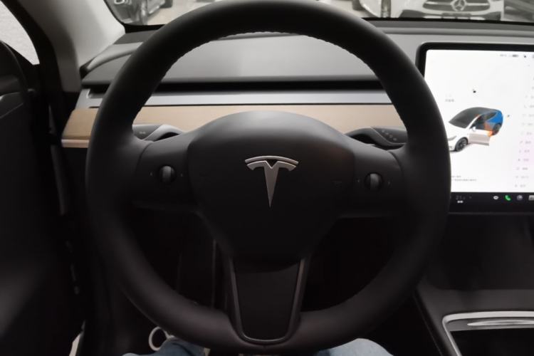 Used Tesla Model Y 2021 Standard Range Rear-Wheel Drive Version Steering Wheel