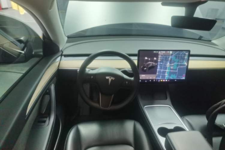 Used Tesla Model Y 2021 Standard Range Rear-Wheel Drive Version Steering Wheel
